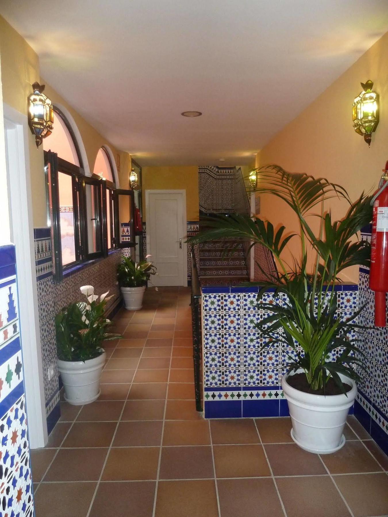 Hotel Dona Lina Sevilha Exterior foto