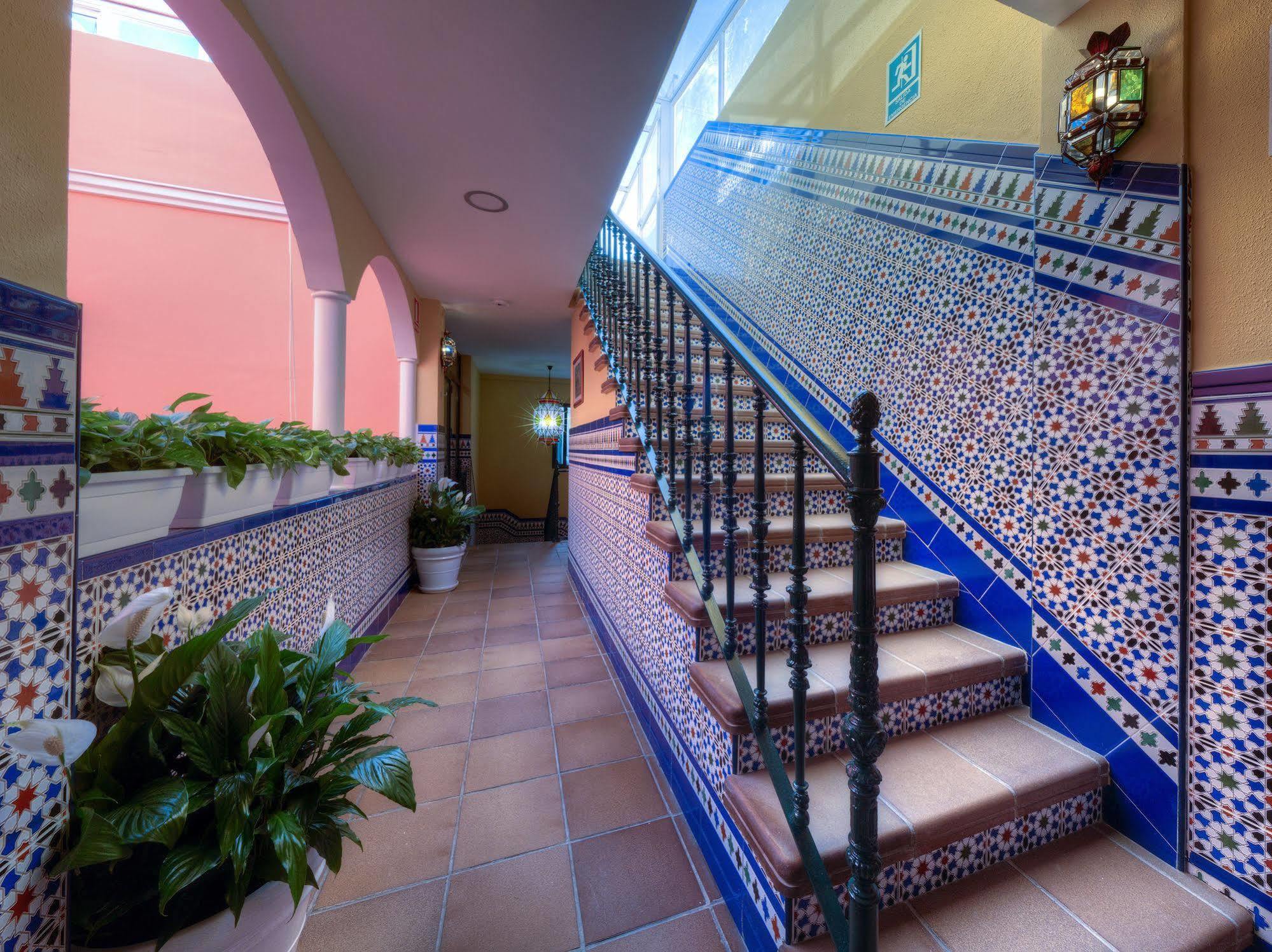 Hotel Dona Lina Sevilha Exterior foto